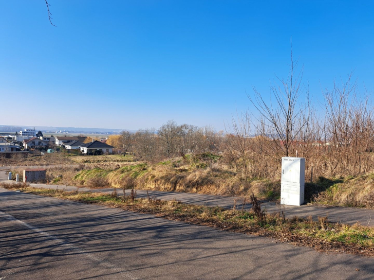 Pozemok Veľké Janíkovce 583m2 zo všetkými IS 35