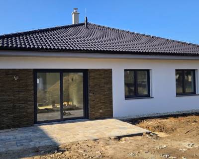 Bungalov v centre obce Cabaj Čápor, Wágnerova ulica, Dom č.1 19