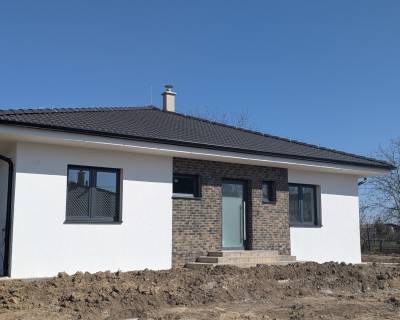 Bungalov v centre obce Cabaj v štandarde, Wágnerova ulica, Dom č.2 15