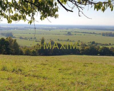 Slnečný takmer hektárový pozemok (9410m²) v k.ú. Kuchyňa s nádherným p 47