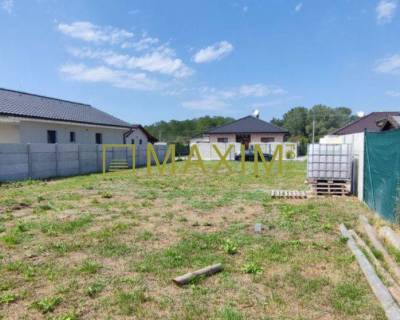 Pozemok v obci Malé Leváre 7