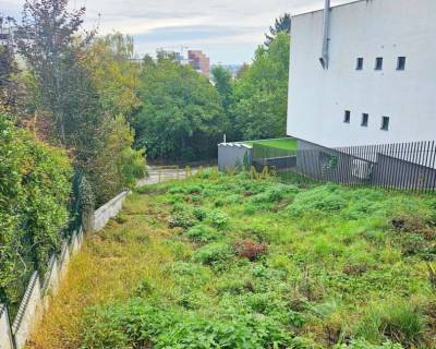 Ponúkame na predaj pozemok na ulici Vtáčie údolie 23