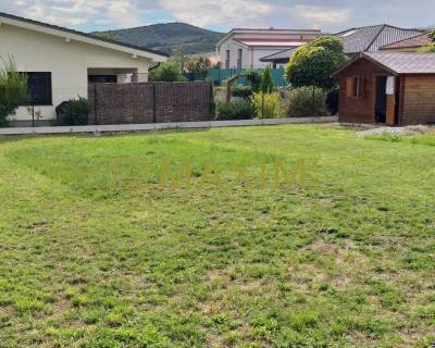 Ponúkame na dlhodobý prenájom pozemok na ulici Vavrinecká v Limbachu. 27