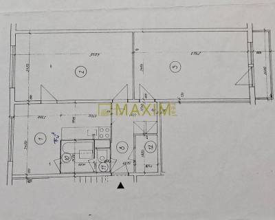 Ponúkame na predaj 2-izbový byt s balkónom na Nezábudkovej ulici 11