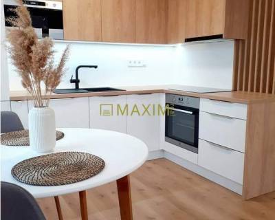 Ponúkame na predaj 2-izbový byt v obľúbenom projekte Nový Jantár. 11