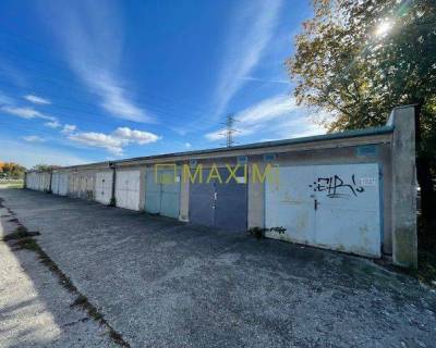 Garáž s nabíjaním pre elektromobil a montážnou jamou na Astronomickej 43