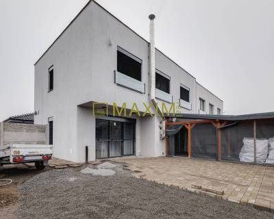 REZERVOVANE! Moderný 4-izbový dom s krbom,terasou a smart technologiou 11