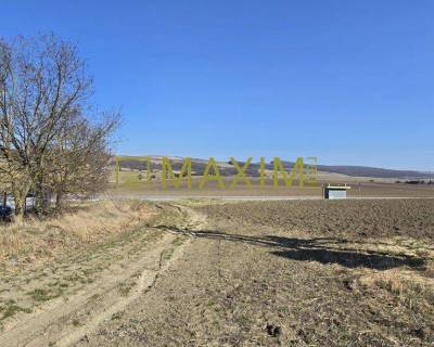 Investičný pozemok nachádzajúci sa priamo pri hlavnej ceste I/51 35