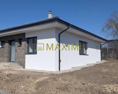 Bungalov v centre obce Cabaj Čápor v štandarde, Wágnerova ulica, Dom č 35