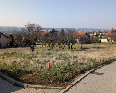 Lukratívny stavebný pozemok 936 m2 pod Zoborom, Višňová ulica 11