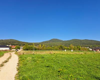 14 stavebných pozemkov v Štitároch s výhľadom na Žibricu 11