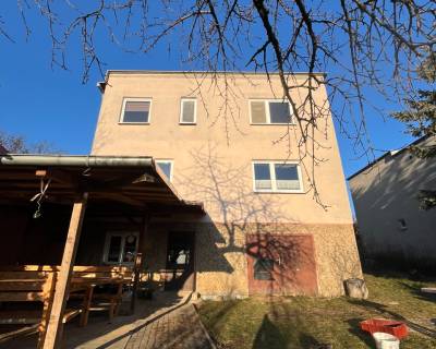 Rodinný dom v Štitároch s výhľadom a pod lesom 3