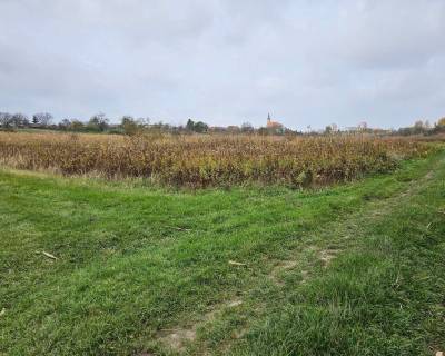 Pozemok o výmere 454 m2, schválený v Územnom pláne na stavbu RD 11