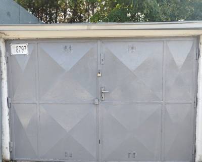 Garáž s montážnou jamou aj s pozemkom na ulici Hagarova v Rači 11