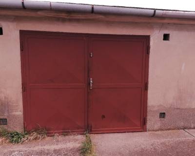 PREDAJ - Veľká murovaná garáž aj s pozemkom na ul. Rušňová - Rača 23