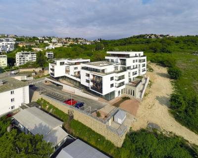 Výnimočný 3-izbový byt s predzáhradkou na Kolibe 27