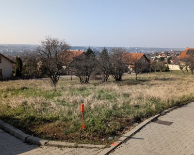 Lukratívny stavebný pozemok 936 m2 pod Zoborom, Višňová ulica 15