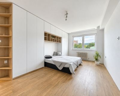 TOP Veľký rodinný 3-izbový byt s vlastným kúrením, loggiou, parkovaním 15